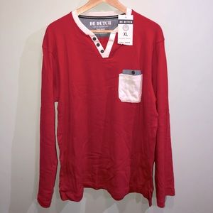 V-neck long sleeve shirt